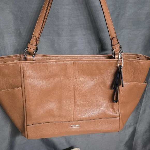 Coach Tan Park Leather Tote Bag EUC with COA - Picture 13 of 15